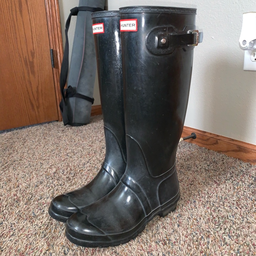 Black hunter boots
